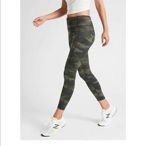 Athleta Contender 7/8 leggings, Camo, M